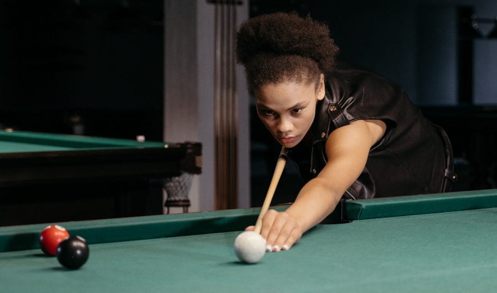 What pool cue weight do the professional pool players use